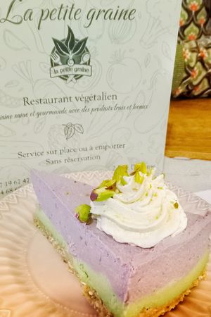 Cheesecake framboise pistache at la petite graine in Limoges