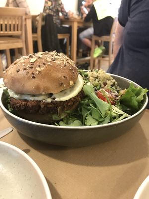 Burger Vegan at la petite graine in Limoges