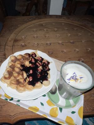 waffle and latte  at La Citronnade in Besancon