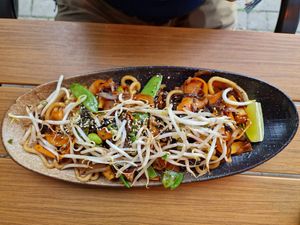 Noodle Teriyaki at Vege Love in Warsaw
