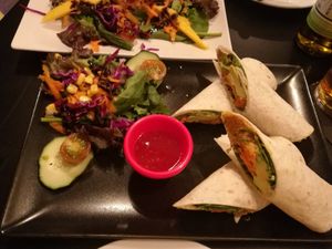 Quinoa-avocado-wraps at Gloria Bendita in Malaga