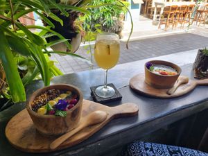 Hulk Smash (l), Kombucha and Macchu Picchu (r) at Mudra in Ubud
