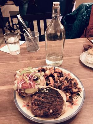 Mushroom hamburger at Shakti in Beer Sheva