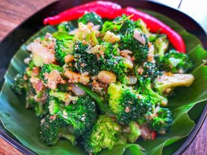 Stir fried Broccoli with almond at Kafe Ssihat in Malacca