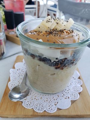 Porridge with oatmilk, banana, granola, coconut & peanut butter at Galini Cafe in Santorini