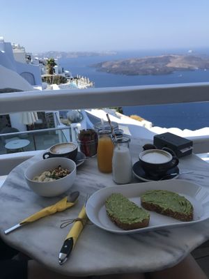 One paper straw and one plastic 🤷‍♀️ at Galini Cafe in Santorini