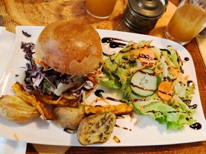 Burger végétarien at La Case à Palabres in Salon-de-provence