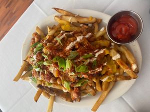 Chili Cheese fries were crazyyy 🔥🔥🔥🔥 at Arles and Boggs  in Wallingford