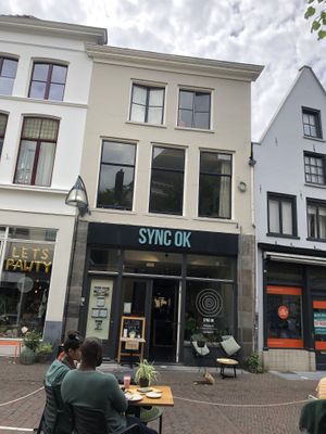Mooie locatie en gelegenheid om buiten te eten.  at Sync-Ok in Deventer