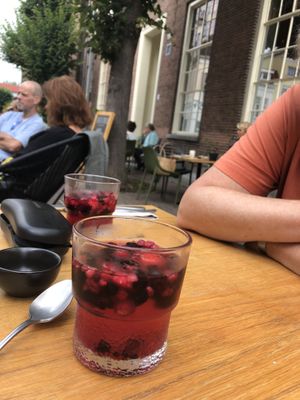 Iced tea, outside seating at Sync-Ok in Deventer