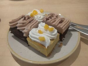 Mangocheesecake and chocobrownie at Sync-Ok in Deventer