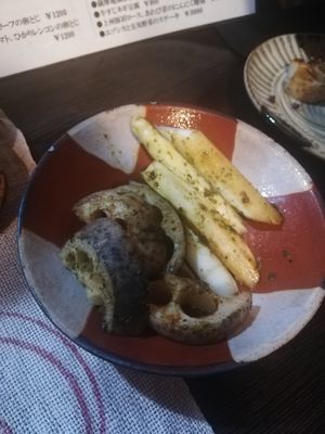 Okra and asparagus at Yasai Izakaya Genki in Tokyo