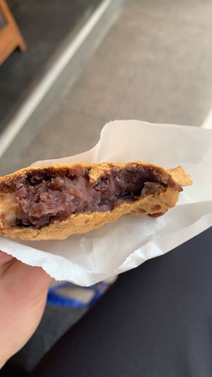 Red bean filling  at Hakata Hiiragi Taiyaki in Fukuoka