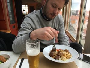 Spaghetti with mushroom meatballs. This was veggie at Maus Habitos in Porto