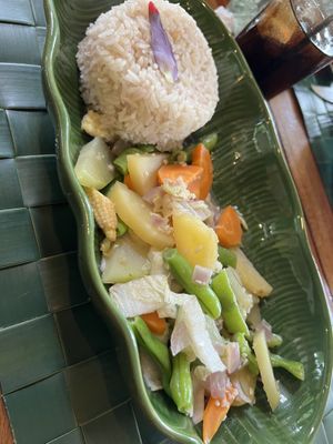 Chopsuey di pobre  at Fox and the Firefly in Bohol