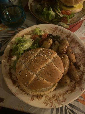 Burger  at La Cabane en Ville in Aix-en-provence
