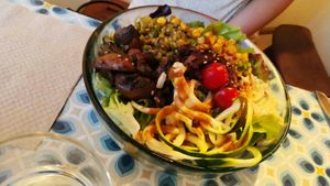 Buddha Bowl 😍 at La Cabane en Ville in Aix-en-provence