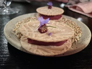 Seven Swans  at Seven Swans in Frankfurt