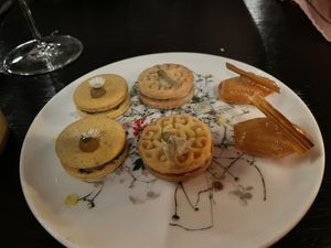 Seven Swans  at Seven Swans in Frankfurt