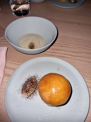 Champignon Schaum mit Röstzwiebeln & Brioche at Seven Swans in Frankfurt