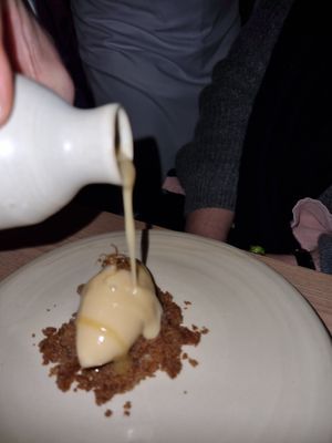 Hanf-Haselnusscrumble & Quittencreme at Seven Swans in Frankfurt