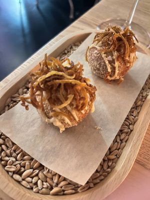  at Seven Swans in Frankfurt