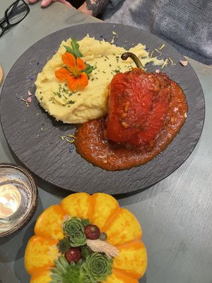 Filled bell pepper with mashed potatoes   at V-Bandits in Ludwigsburg