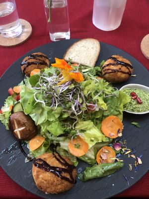 Mozzarella balls salad   at V-Bandits in Ludwigsburg