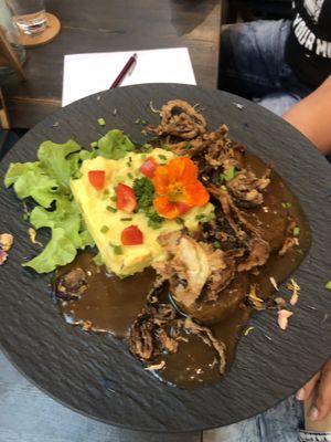 Meatballs and potato mash   at V-Bandits in Ludwigsburg