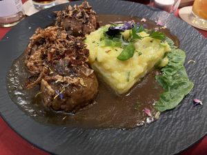 Vleischküchle, Röstzwiebeln, Kartoffelsalat, Gemüsejus  at V-Bandits in Ludwigsburg