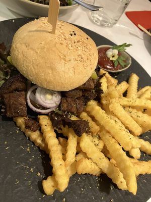 Außergewöhnliches von der gestrigen Tageskarte: Gyrosburger 😁  at V-Bandits in Ludwigsburg