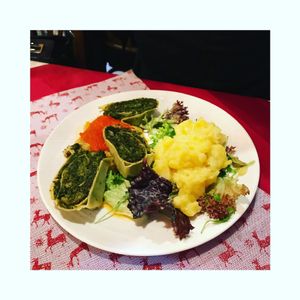 Maultaschen mit Sauerkraut und Kartoffelsalat  at V-Bandits in Ludwigsburg