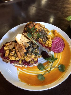 Beat Hummus toast  at La Fabrica in Girona