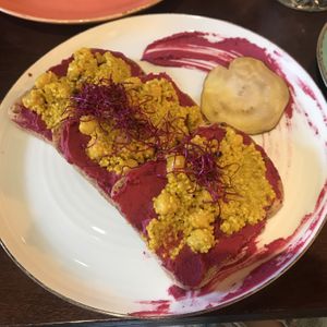 Toasted beet hummus and quinoa with chickpeas at La Fabrica in Girona