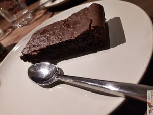 Chocolate cake at Lotus & Cactus in Paris