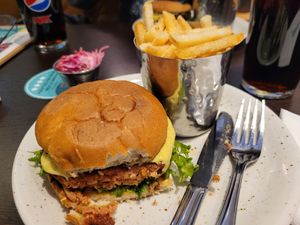 Omph! Burger and chips at OSL - O'Learys in Gardermoen