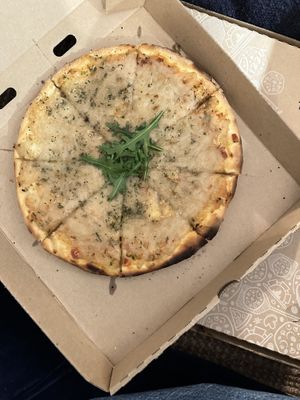 Garlic pizzaa  at Tamborine Mountain Pizza in Tamborine Mountain