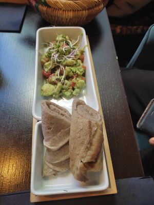 Avocadosalat mit Galette at Abyssinia in Strasbourg
