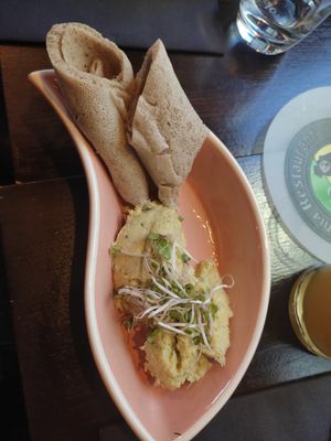 Hummus mit Galette at Abyssinia in Strasbourg