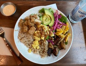 All in all, it was a decent meal.  Pretty sure the dressing was the 1000 island from Veggie Garden.  I asked if it was vegan and they said yes but I still used it sparingly.    at Pig in the Garden - Yeongdeungpo in Seoul