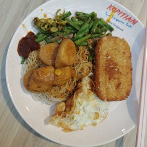 It is the first time I've seen such a huge spread of items for you to choose! at SuManYuan 素满园 - Sengkang Square in Northeast Singapore