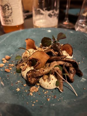 Menu Surprise du soir : Champignons sur crème au géranium at Laska in Lyon