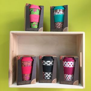 Vasos de café o té elaborados con fibras de bambú.  at Ideya Verde in Zaragoza