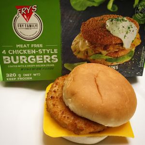 Hamburguesa “estilo pollo” de Fry’s at Ideya Verde in Zaragoza