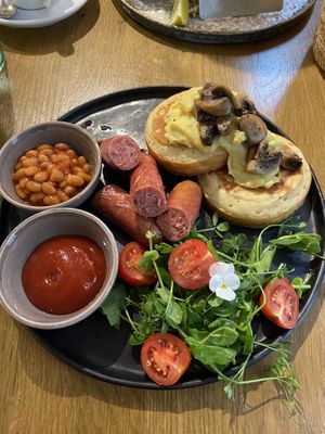 Vegan english breakfast 😍 at Mr. Stacks in Amsterdam