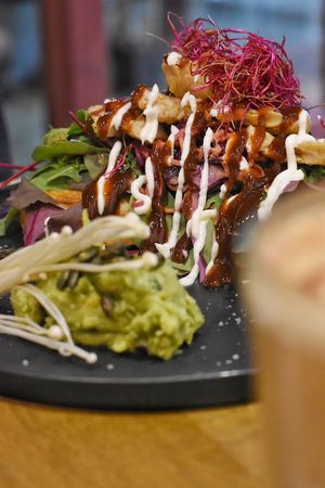 Herzhafte Pancakes mit "Chicken", BBQ-Sauce und Guacamole at Mr. Stacks in Amsterdam