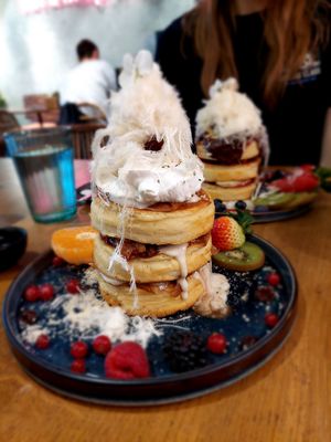 Apple pie and choco hazelnut at Mr. Stacks in Amsterdam