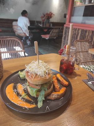 Protein Burger Stack with Jamaican Vibe iced tea at Mr. Stacks in Amsterdam