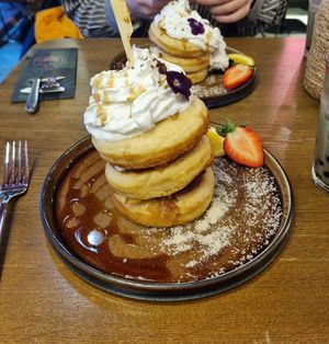 Dutch apple pie stack 🥞 at Mr. Stacks in Amsterdam