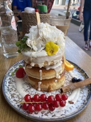 Cinnamon rollercoaster at Mr. Stacks in Amsterdam